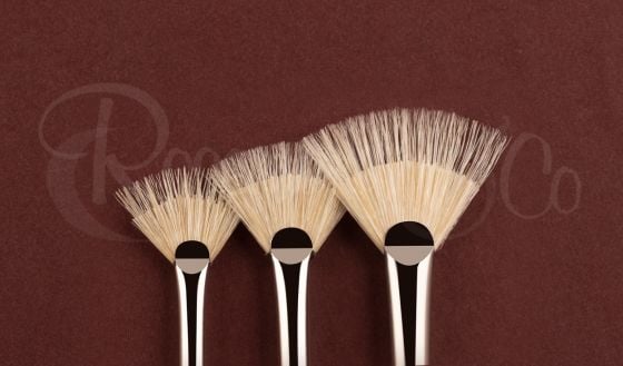 THE ASSAEL FAN BRUSH